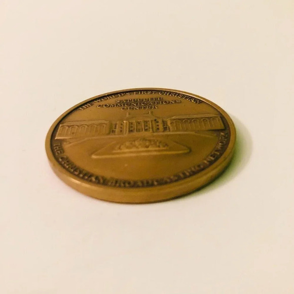 Vintage 1977  Religious The Christian Broadcasting Coin - Picture 3 of 7